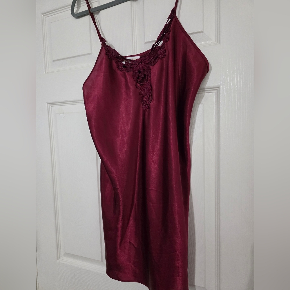 Vintage Dentelle Burgandy Nightgown Lingerie Slip Dress  Satin Feel Lace USA L